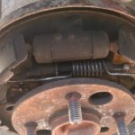 Как поменять тормозные колодки на Toyota Corolla