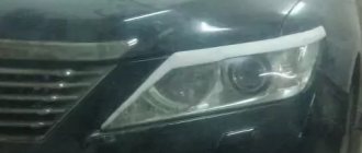 Передняя фара Toyota Camry - не горит лампочка