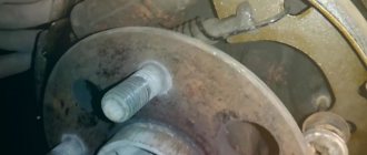 replacing brake pads. Toyota Carina AT-170. do-it-yourself repair 